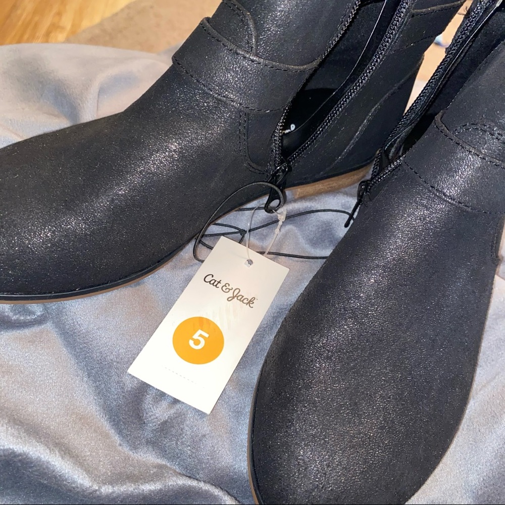 Target cat & Jack brand girls size 5 shoes